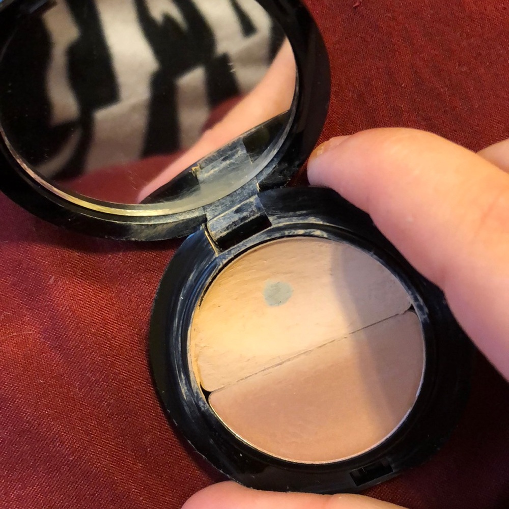 Mini size concealer/highlighter benefit